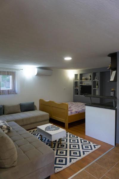 טרביניה Apartments Ena מראה חיצוני תמונה