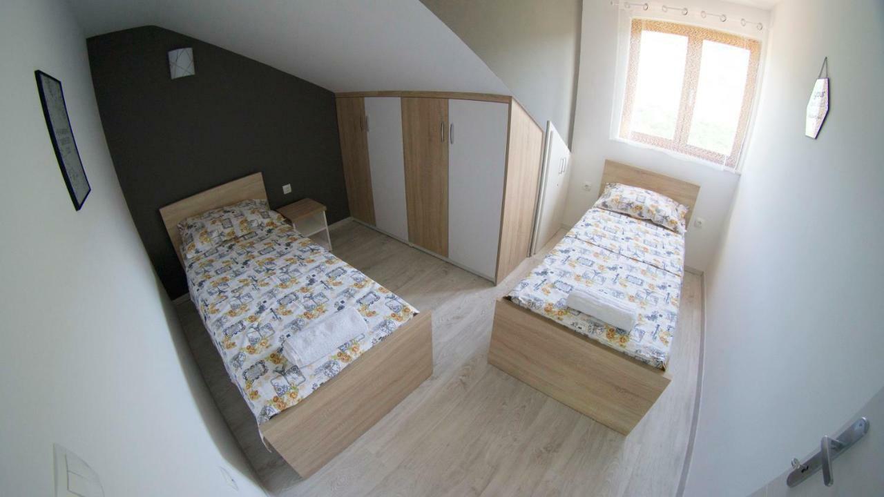 טרביניה Apartments Ena מראה חיצוני תמונה